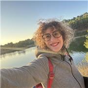 Professeur des écoles, diplômée d’État, donne cours à tous les élèves de primaire du CP au CM2